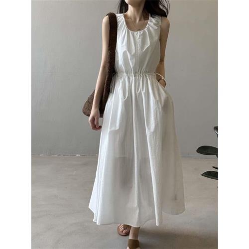 4、長洋裝、旗袍、一般禮服、類似品等。