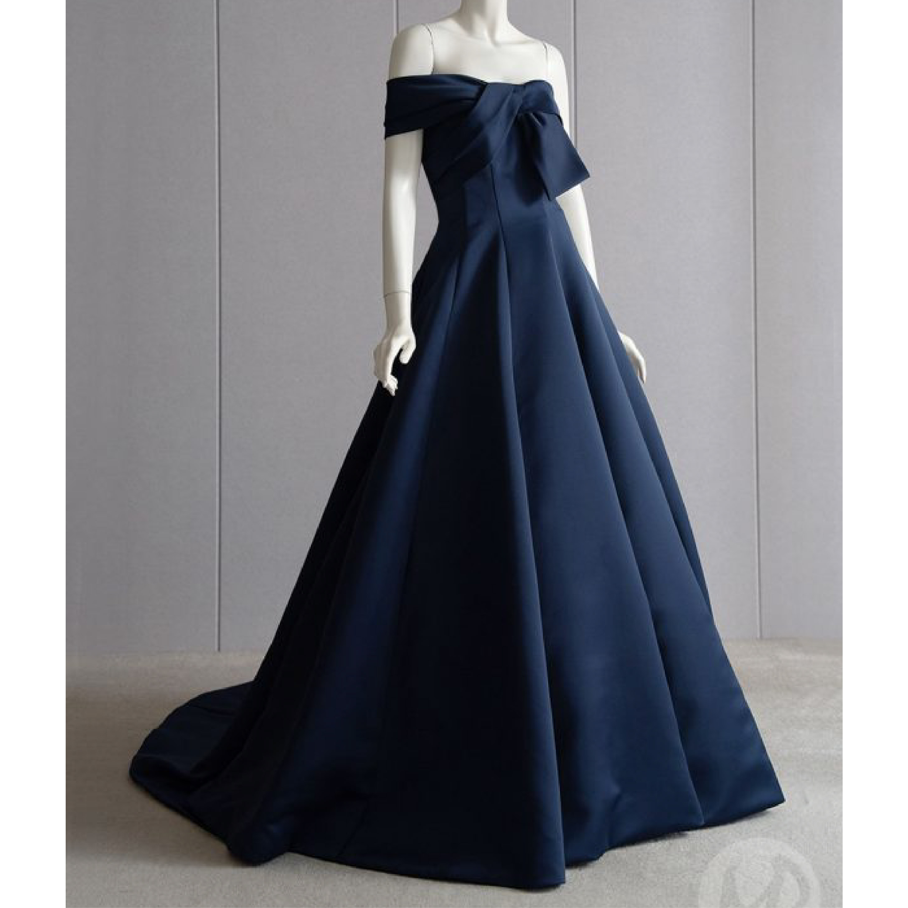 4、長洋裝、旗袍、一般禮服、類似品等。