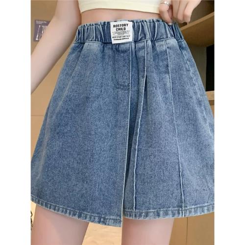 2、西裝褲、休閒長褲、牛仔褲、短裙、類似品等。