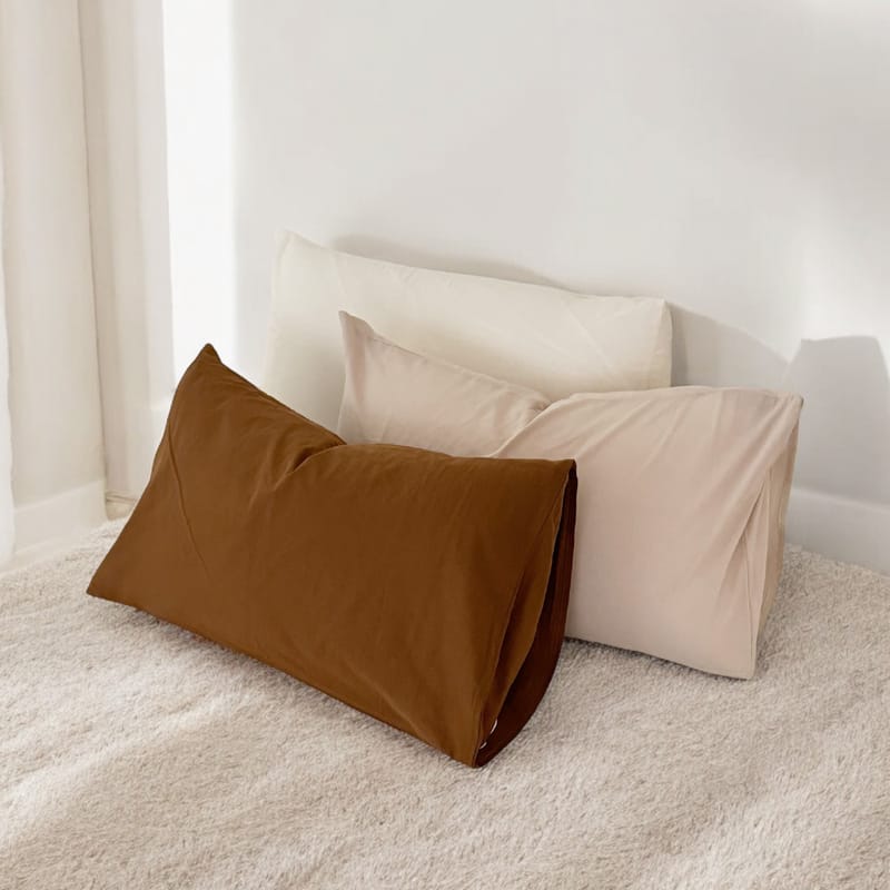 2、厚床罩、厚被套、小毛毯、棉枕頭、類似品等。