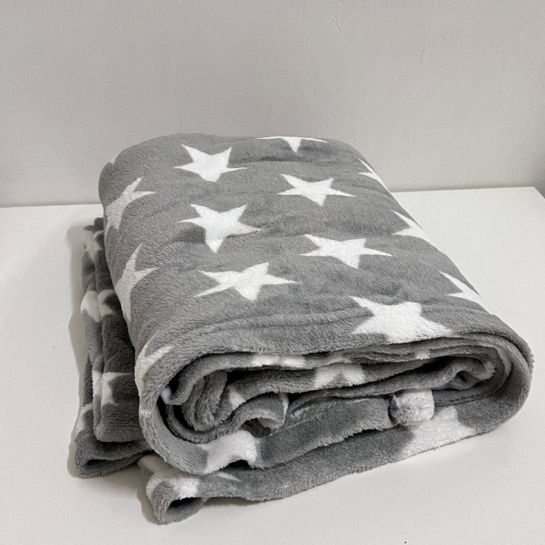 3、棉被（單人）、薄毛毯、一般睡袋、類似品等。