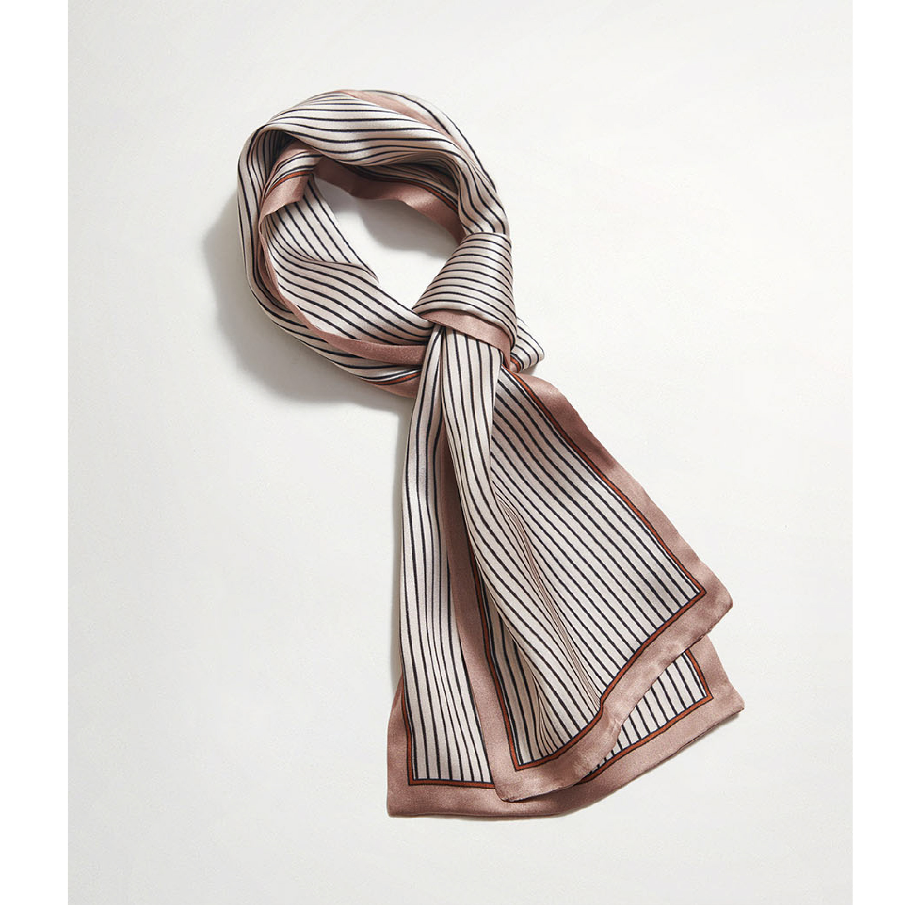 2、領帶、圍巾、絲巾、類似品等。